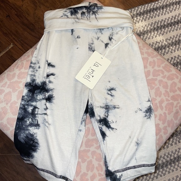 NWT❤️❤️ running shorts ❤️❤️ - Picture 6 of 8